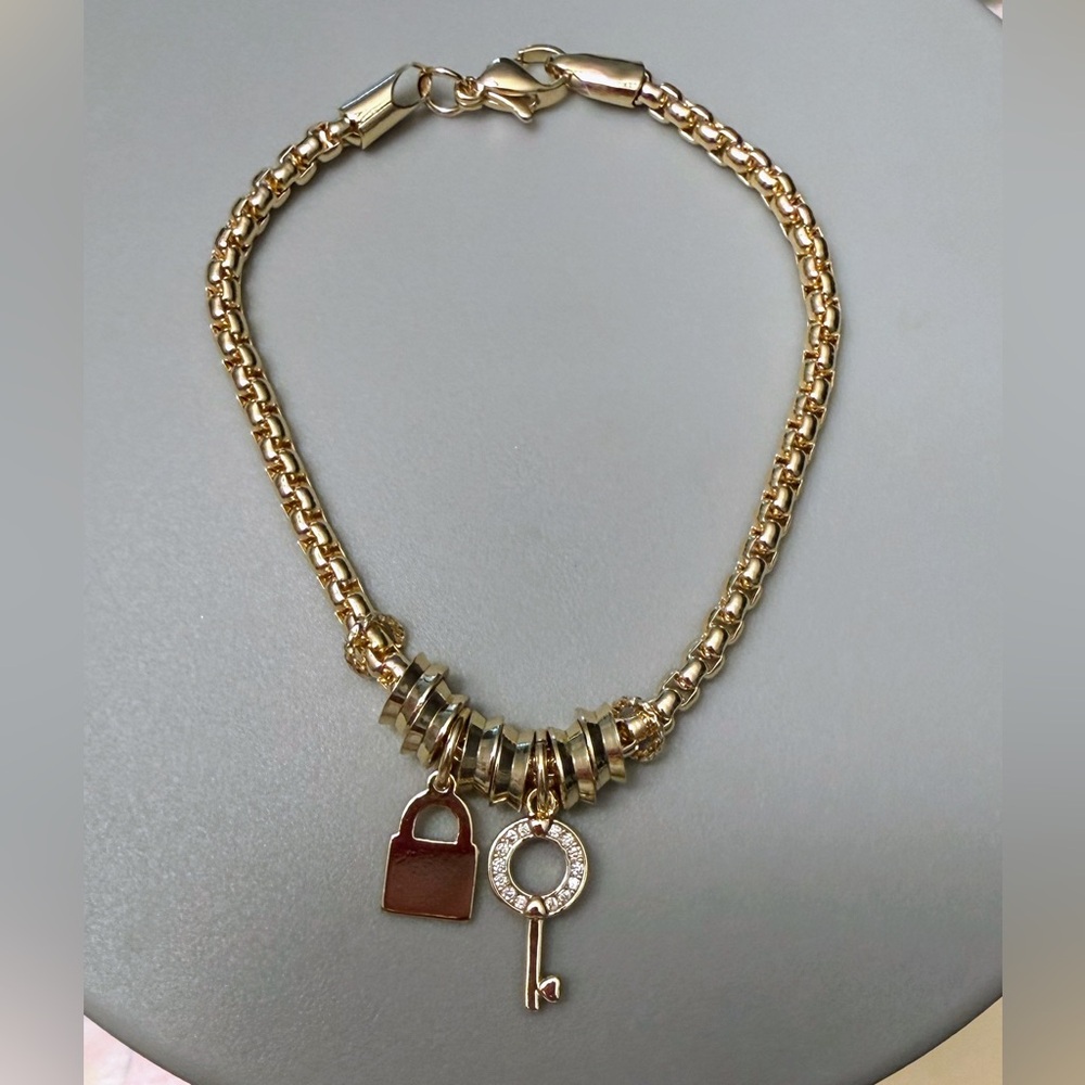 🩷Gold Charm Bracelet with Key and Lock